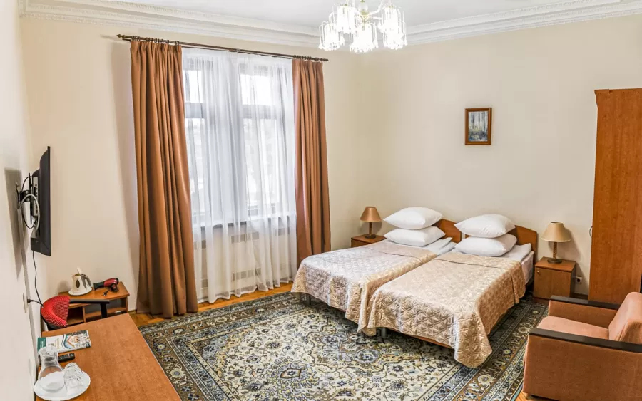 Двухместный однокомнатный номер Стандарт в Центральном Военном Санатории в г. Кисловодске - фотография