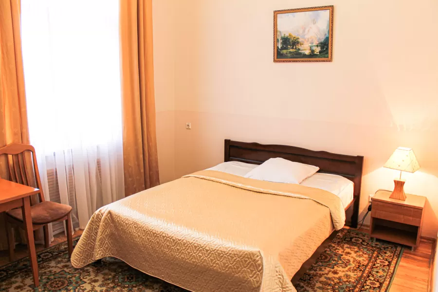 Одноместный однокомнатный номер в Центральном Военном Санатории в г. Кисловодске - фотография