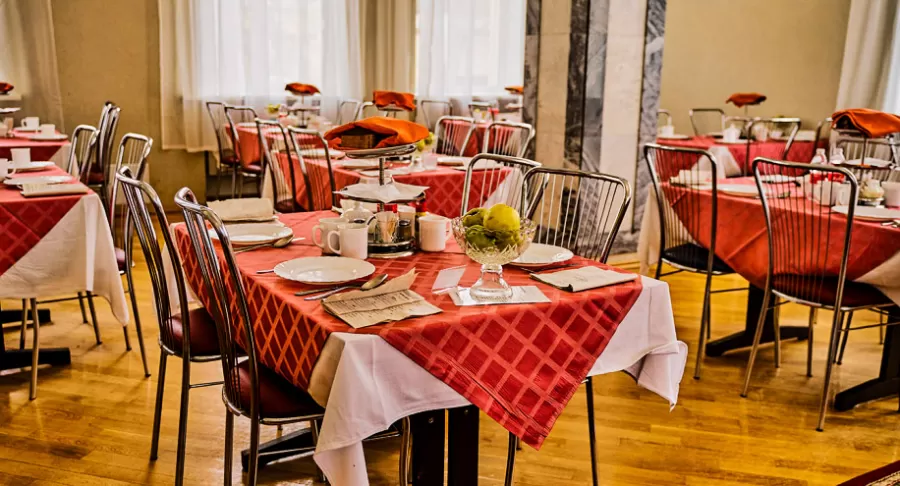 Обеденный зал в «Центральном военном санатории» в г. Кисловодске - фотография