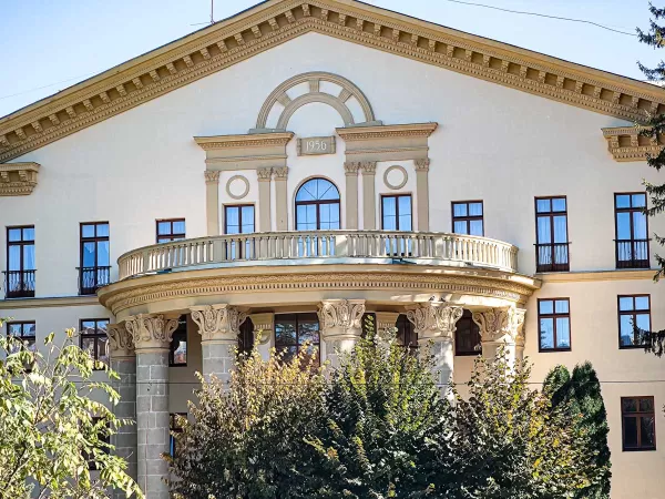 Корпус Центрального Военного Санатория в г. Кисловодске - фотография