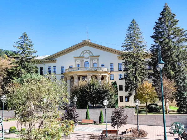 Корпус Центрального Военного Санатория в г. Кисловодске - фотография