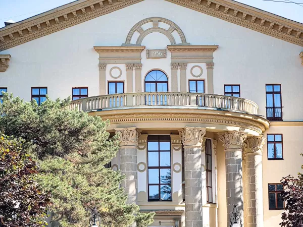 Корпус Центрального Военного Санатория в г. Кисловодске - фотография