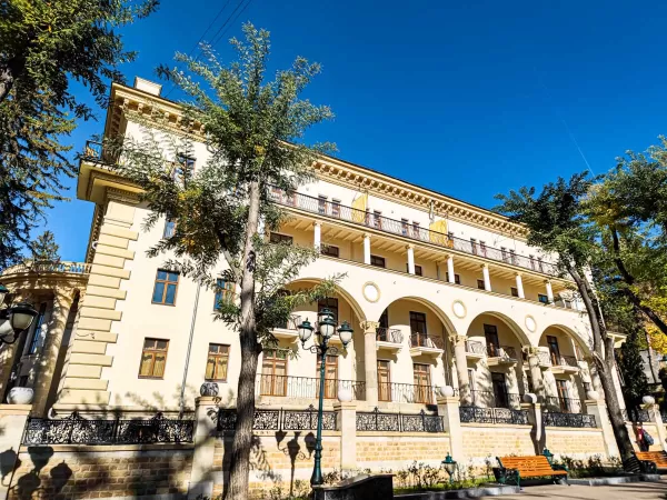 Корпус Центрального Военного Санатория в г. Кисловодске - фотография