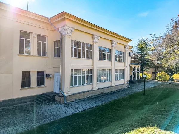 Корпус Центрального Военного Санатория в г. Кисловодске - фотография