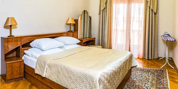 Двухместный двухкомнатный номер Люкс в Центральном Военном Санатории в г. Кисловодске - фотография