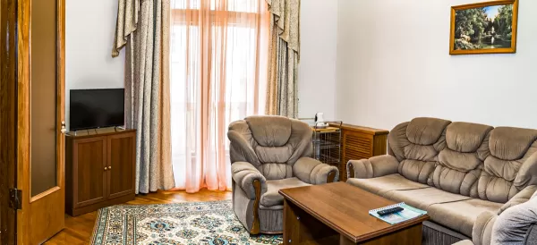 Двухместный двухкомнатный номер Люкс в Центральном Военном Санатории в г. Кисловодске - фотография