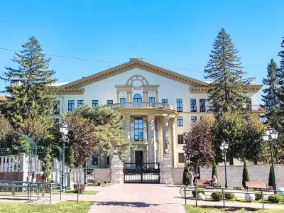 Корпус Центрального Военного Санатория в г. Кисловодске - фотография