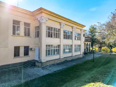 Корпус Центрального Военного Санатория в г. Кисловодске - фотография