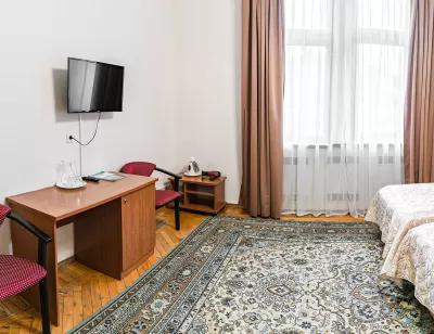 Двухместный однокомнатный номер Стандарт в Центральном Военном Санатории в г. Кисловодске - фотография